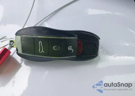 2010 Porsche Panamera 4S z USA, uszkodzony, nr VIN WP0AB2A77AL064087